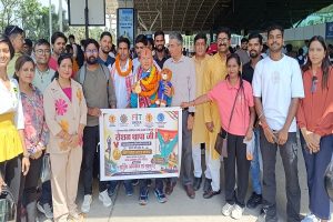 वर्ल्ड योगासना चैंपियनशिप में परचम लहराने वाले रोशन थापा की घर वापसी, रांची एयरपोर्ट पर किया गया भव्य स्वागत