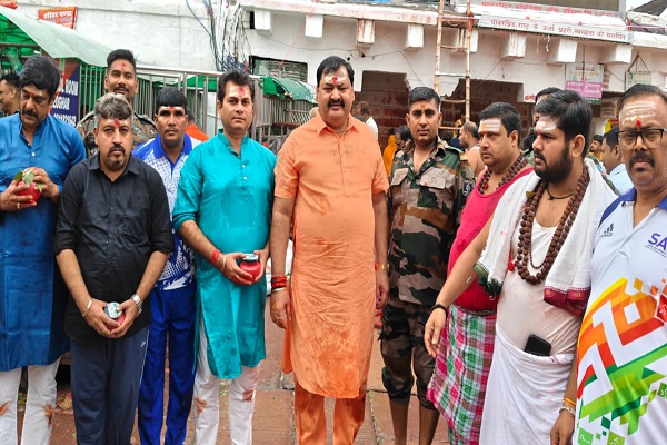 हॉकी इंडिया के अधिकारी पहुंचे बाबा नगरी, विश्व कप में बेहतरीन प्रदर्शन के लिए की कामना, 14 अगस्त से शुरू होगी प्रतियोगिता