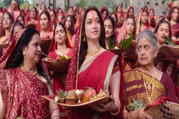 पहली बार हिंदी सिनेमा में बड़े पर्दे पर दिखी छठ की आस्था, गाने ‘छठी मैया’ में नजर आईं तमन्ना भाटिया ने जीता दिल