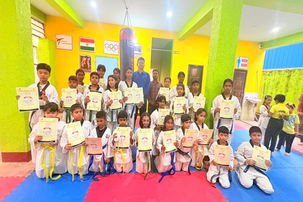 रांची जिला ताइक्वांडो संघ ने सफल खिलाड़ियों को बांटे प्रमाण-पत्र और नई बेल्ट